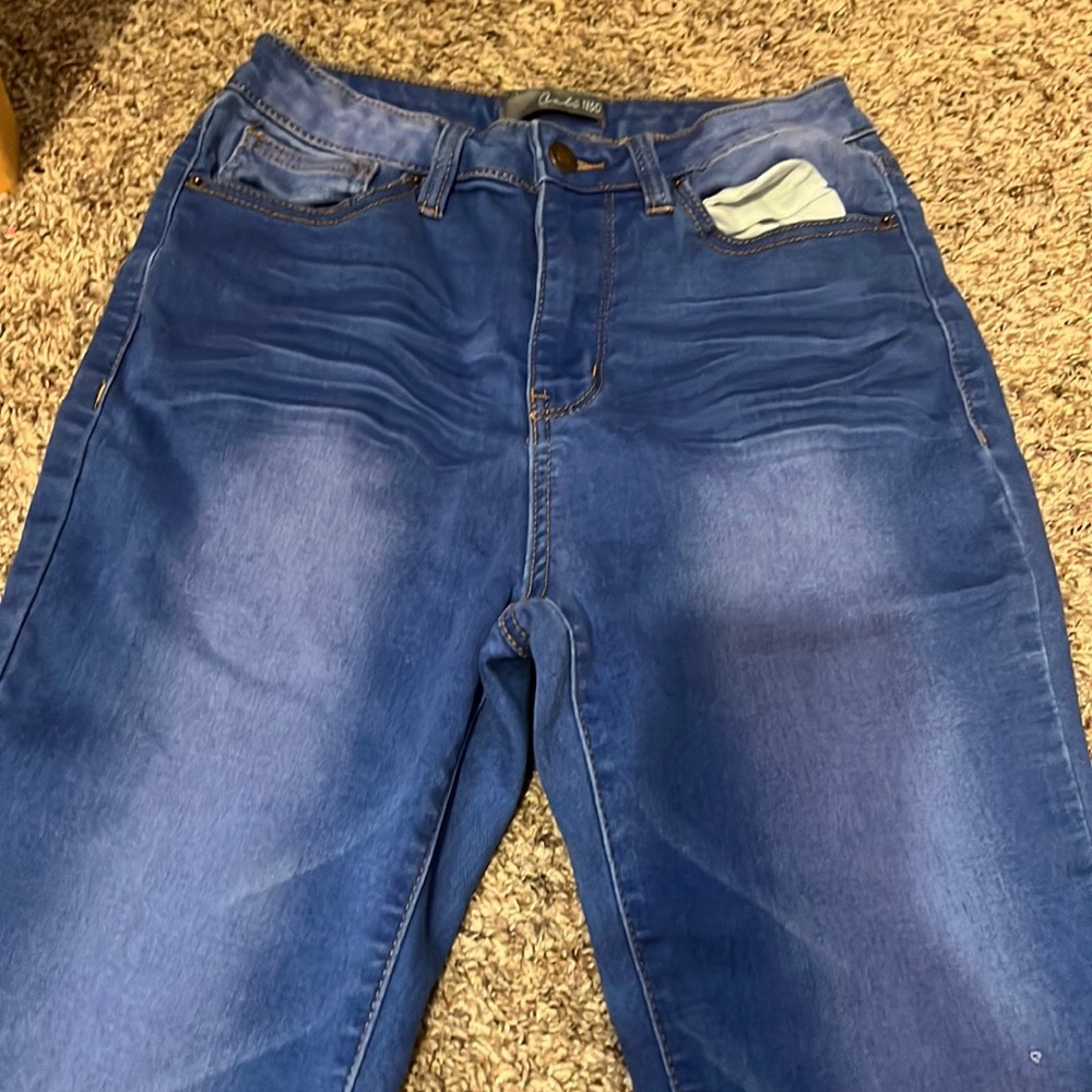 Stretchable blue pants. Conformable